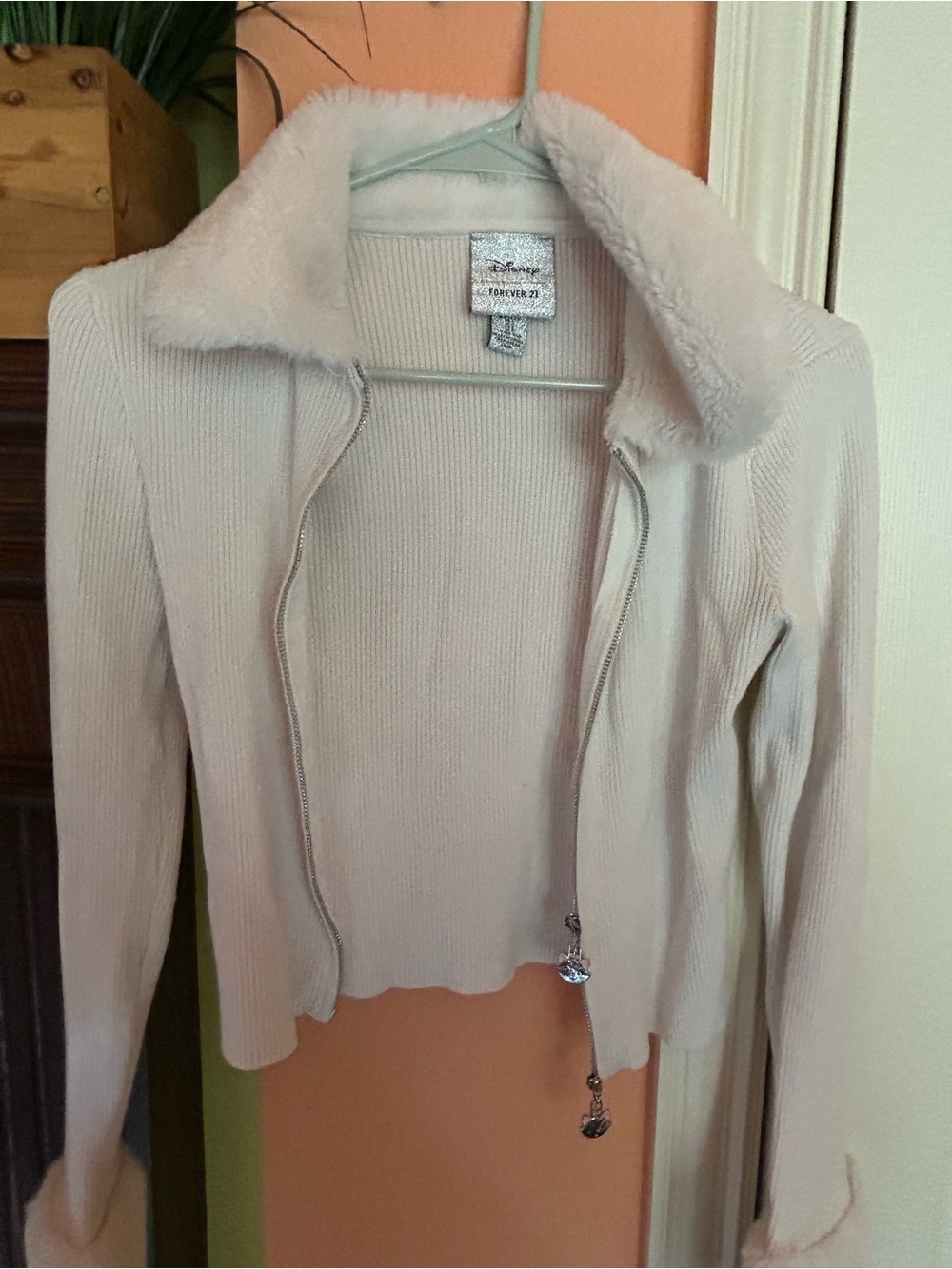 Forever 21 Disney Women's Cream Faux Fur Collar Zip Cardigan Jacket
